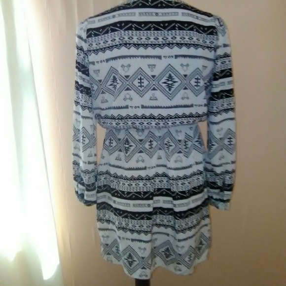 High end BTQ cream and black tribal print dress - Picture 2 of 5